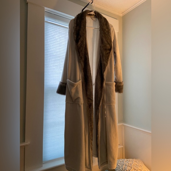 Luxe Faux Fur Robe Lunar - Picture 2 of 6